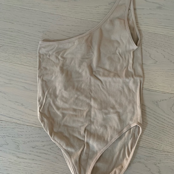 Nude one shoulder ribbed bodysuit - Picture 2 of 3